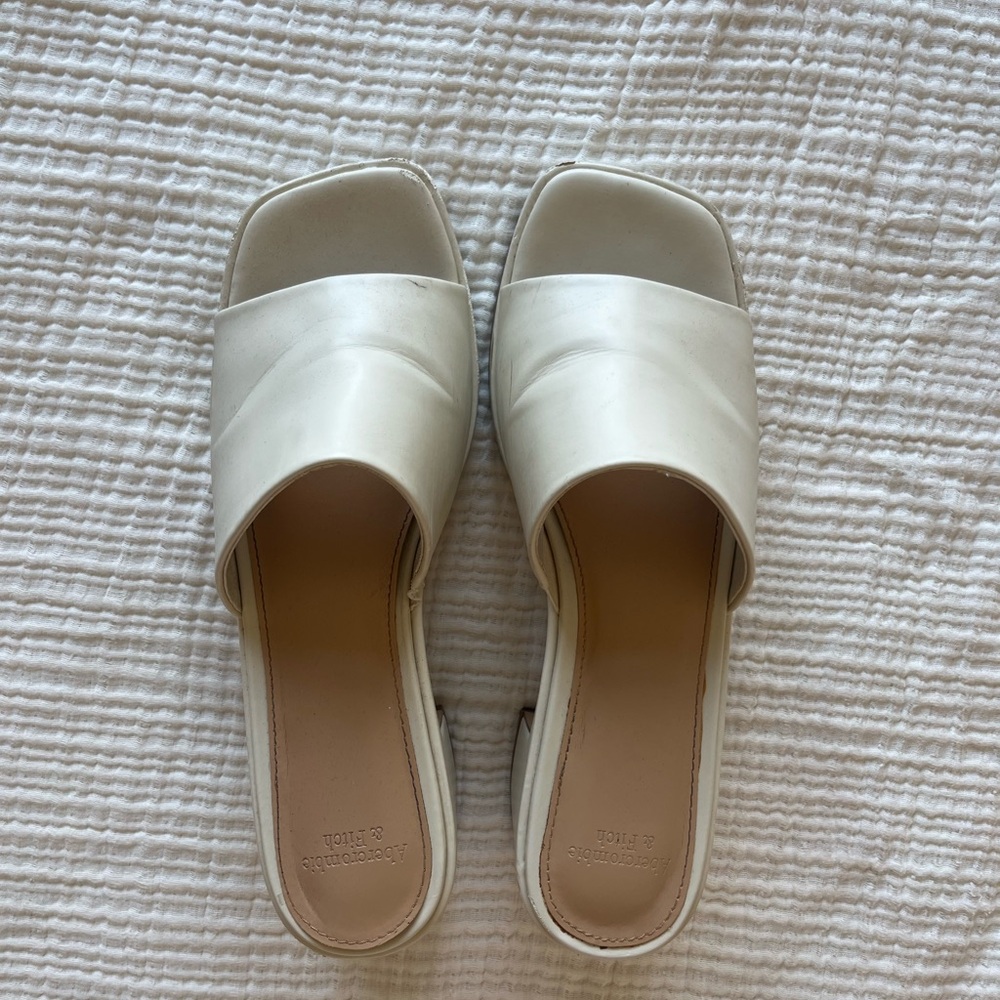 Abercrombie & Fitch Cream Slide Sandals - Square Toe